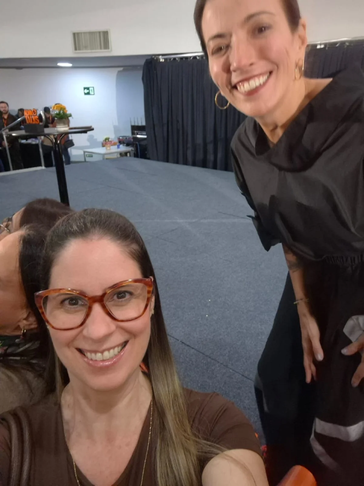 Dra. Lúcia com uma colega em um evento